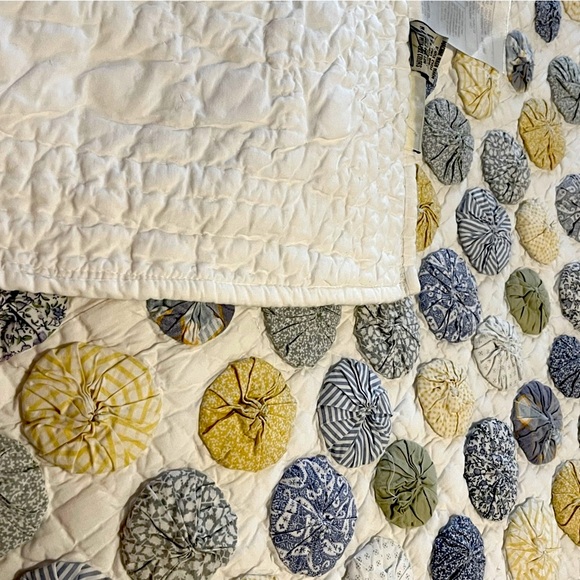 Rare!! Pottery Barn Handmade Yo-Yo Puff Quilt 90”x90” - Picture 7 of 15